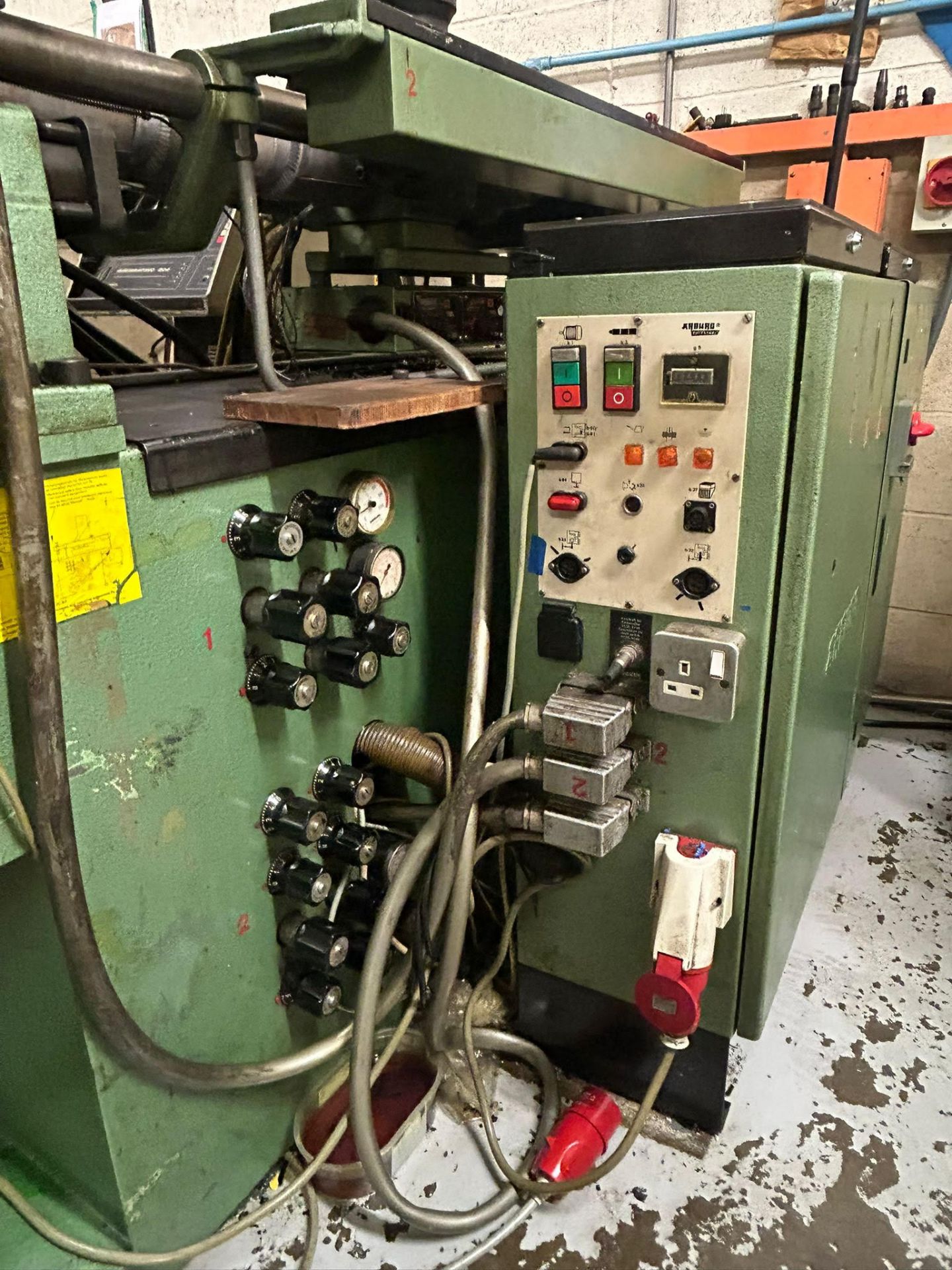 Arburg 305.210.700 Injection Moulding Machine to include below Tooltemp unit - Image 6 of 12