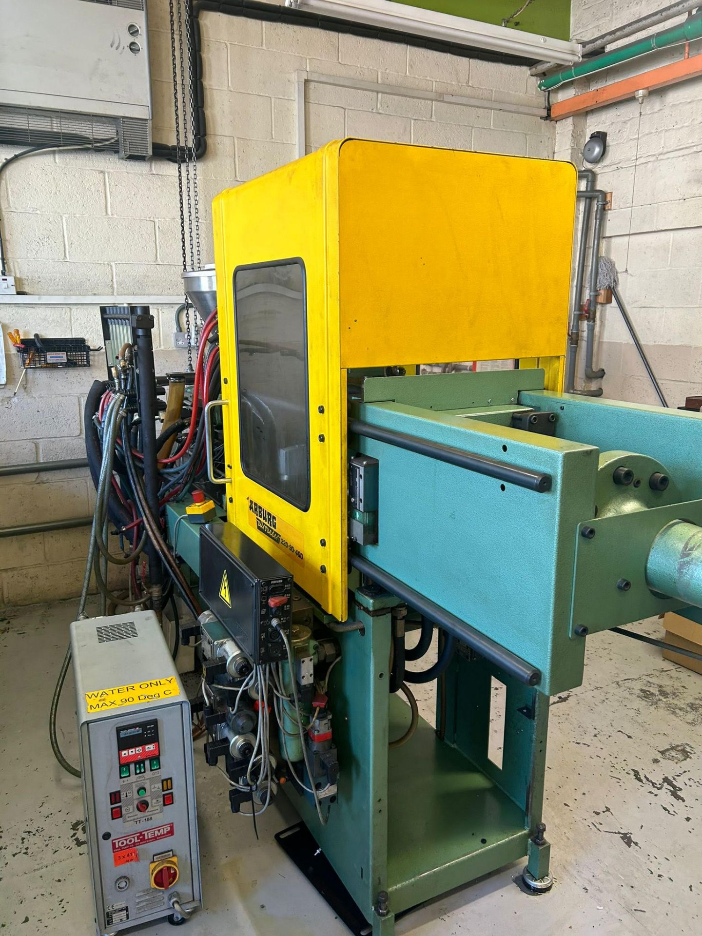 Arburg 220-90-400 injection moulding machine and Tool-temp temperature control unit - Image 6 of 11