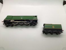 Wrenn OO gauge 4-6-2 BR Green Battle of Britain Class '601 Squadron' tender locomotive 34071 (wrong