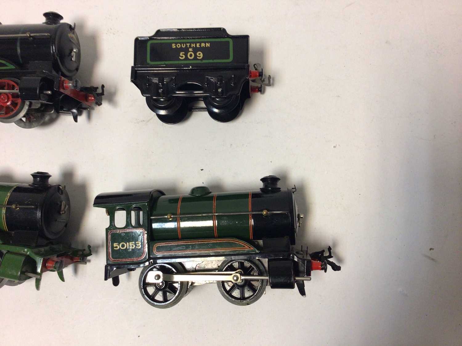 Hornby O gauge tinplate clockwork 0-4-0 locomotives and some tenders (qty) - Image 6 of 12