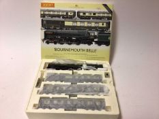 Hornby OO gauge Limited Edition 633/1500 train pack including SR T9 Class 4-4-0 locomotive and tende