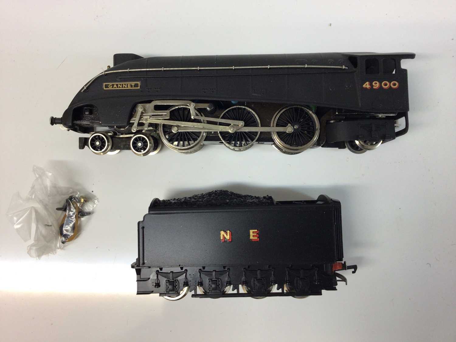 Wrenn OO gauge 4-6-2 NE Wartime Black A4 Pacific Class 'Gannet' tender locomotive 4900, boxed, W2213 - Image 6 of 9