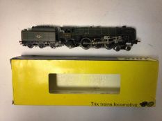 Trix 3-rail OO gauge BR green Britainnia 7MT Class 4-6-2 'Britainnia' locomotive and tender 70000, b