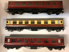 Hornby Duplo OO gauge D type corridor and suburban coaches, blue boxes (19)