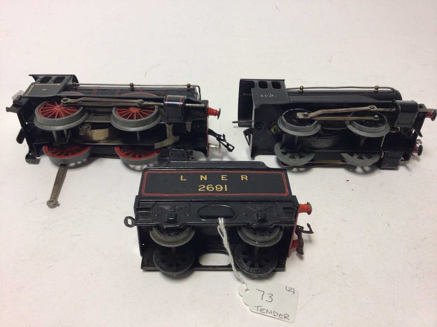 Hornby O gauge tinplate clockwork 0-4-0 locomotives and some tenders (qty) - Image 10 of 12