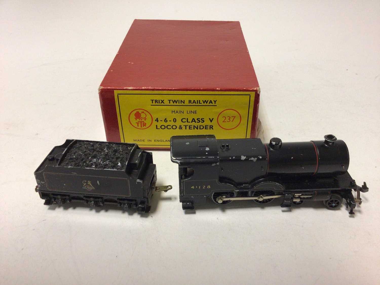 Hornby Duplo 2 railBR black Early Emblem 2-6- 4 Class 4MT tank locomotive 80008, boxed 2218, BR gre - Image 8 of 9