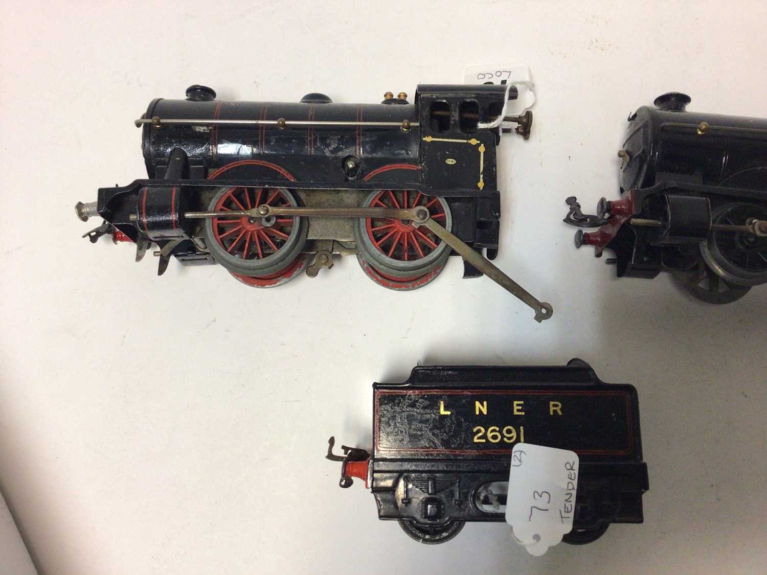 Hornby O gauge tinplate clockwork 0-4-0 locomotives and some tenders (qty) - Image 12 of 12