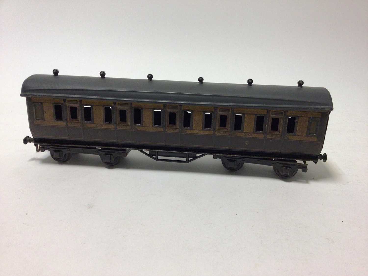 Hornby O gauge selection of unboxed Tinplate carriages and coaches (12) - Image 3 of 10