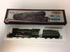 Bachmann OO gauge LNER Doncaster Green 2-6-2 Gresley V2 Class 'Coldstreamer' tender locomotive 4844,