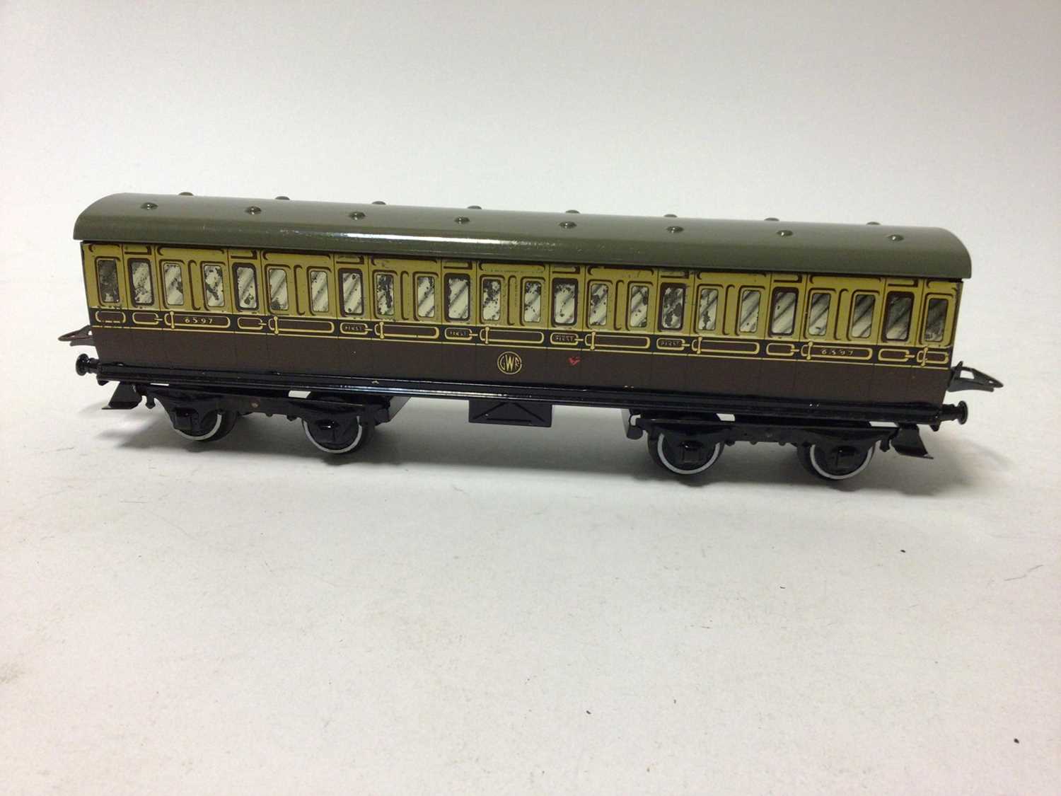 Hornby O gauge selection of unboxed Tinplate carriages and coaches (12) - Image 6 of 10