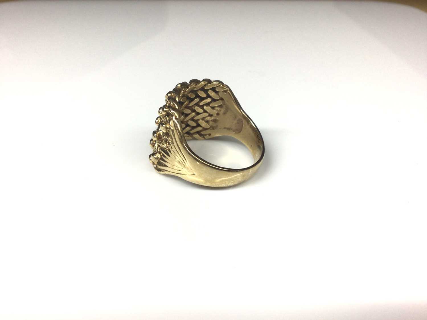 9ct gold large rope twist panel ring - Image 2 of 3