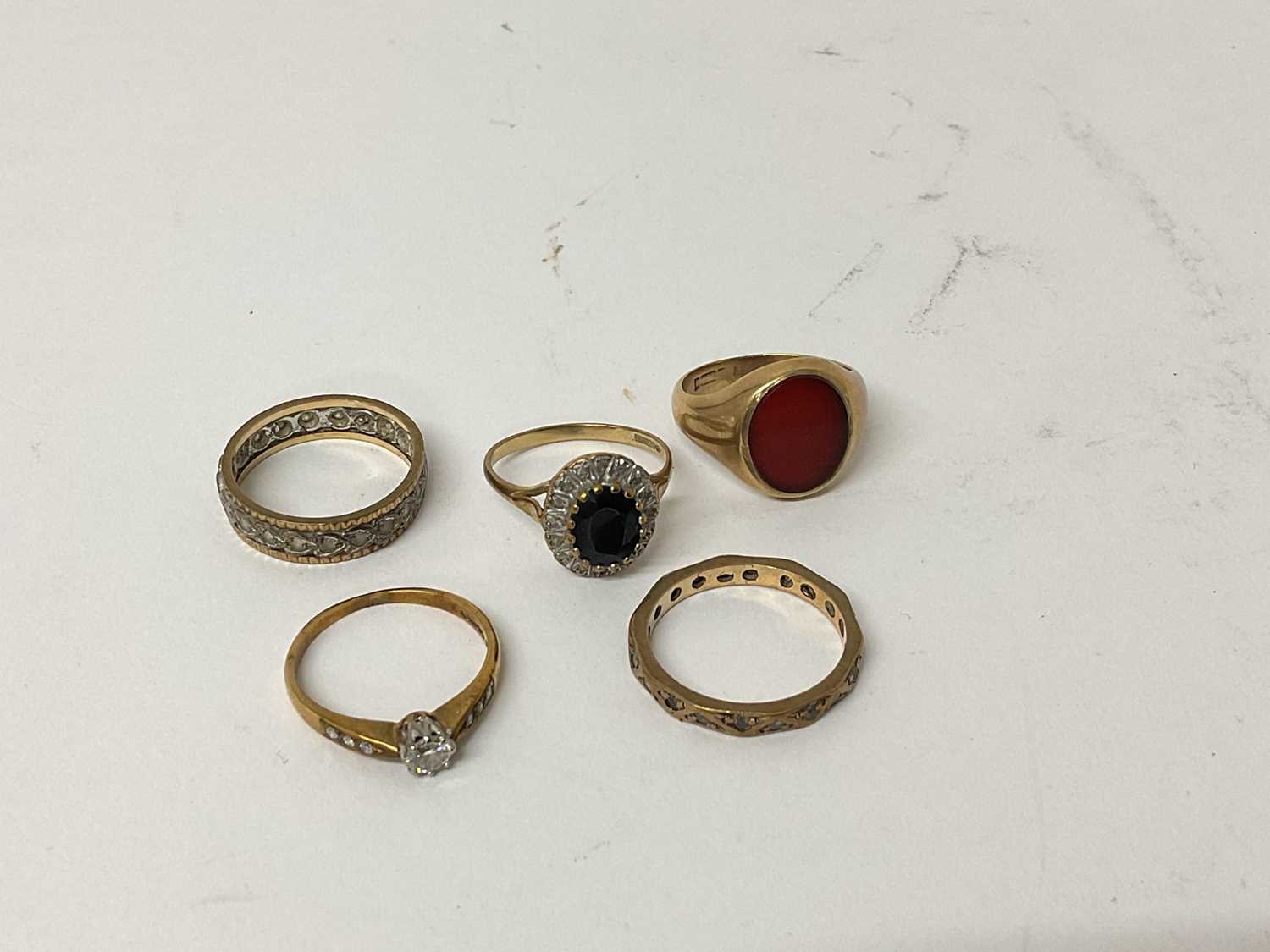 Five 9ct gold rings to include a diamond single stone ring, sapphire and diamond cluster ring, signe
