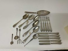 Group of Georgian and later silver flatware, to include a pierced fish slice (London 1791), table sp