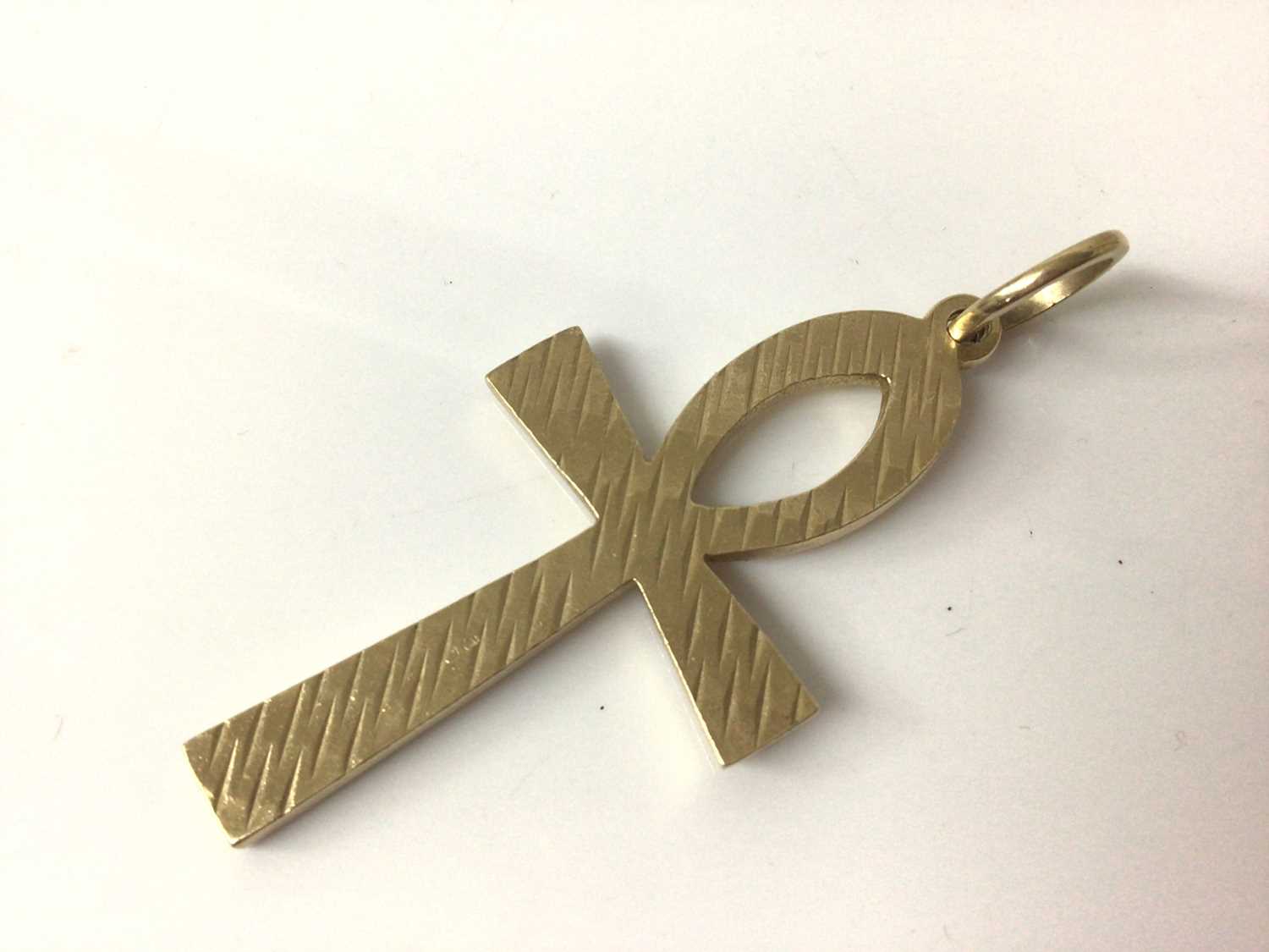 9ct gold Egyptian cross pendant - Image 3 of 3