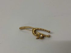 Continental yellow metal cat brooch