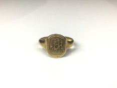 18ct gold signet ring with engraved initials