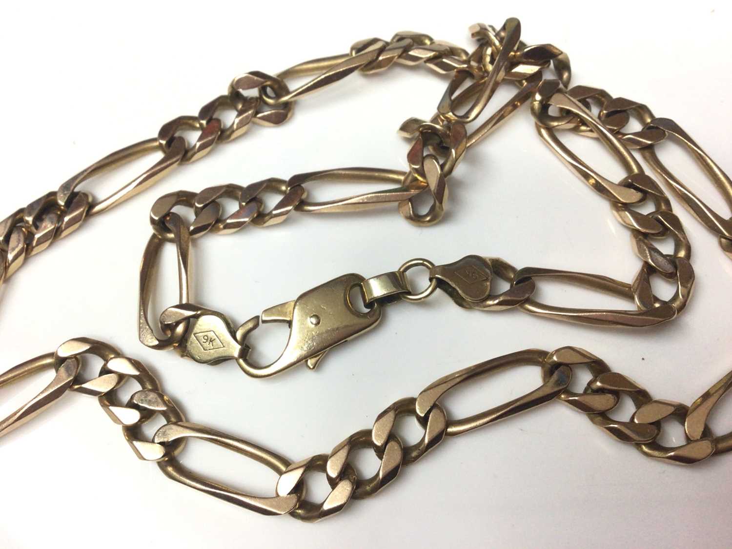 9ct gold flat curb link chain, 60cm long - Image 2 of 2