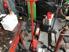 Pump action hydraulic trolley Jack, 2000Kg