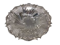 Good Edwardian fluted silver pedestal dish, with pierced foliate and latticework decoration, and cas