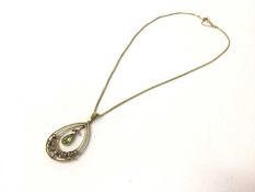 Edwardian 9ct gold and peridot and seed pearl pendant on chain