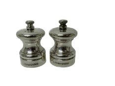 Pair of contemporary silver pepper grinders, (Birmingham 2003), with Cole & Mason mechanics, 7cm hig