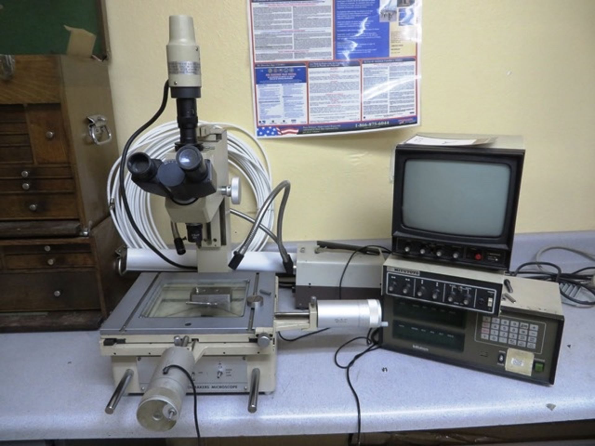 Mitutoyo Tool Makers Microscope w/ Mitutoyo DRO and Monitor
