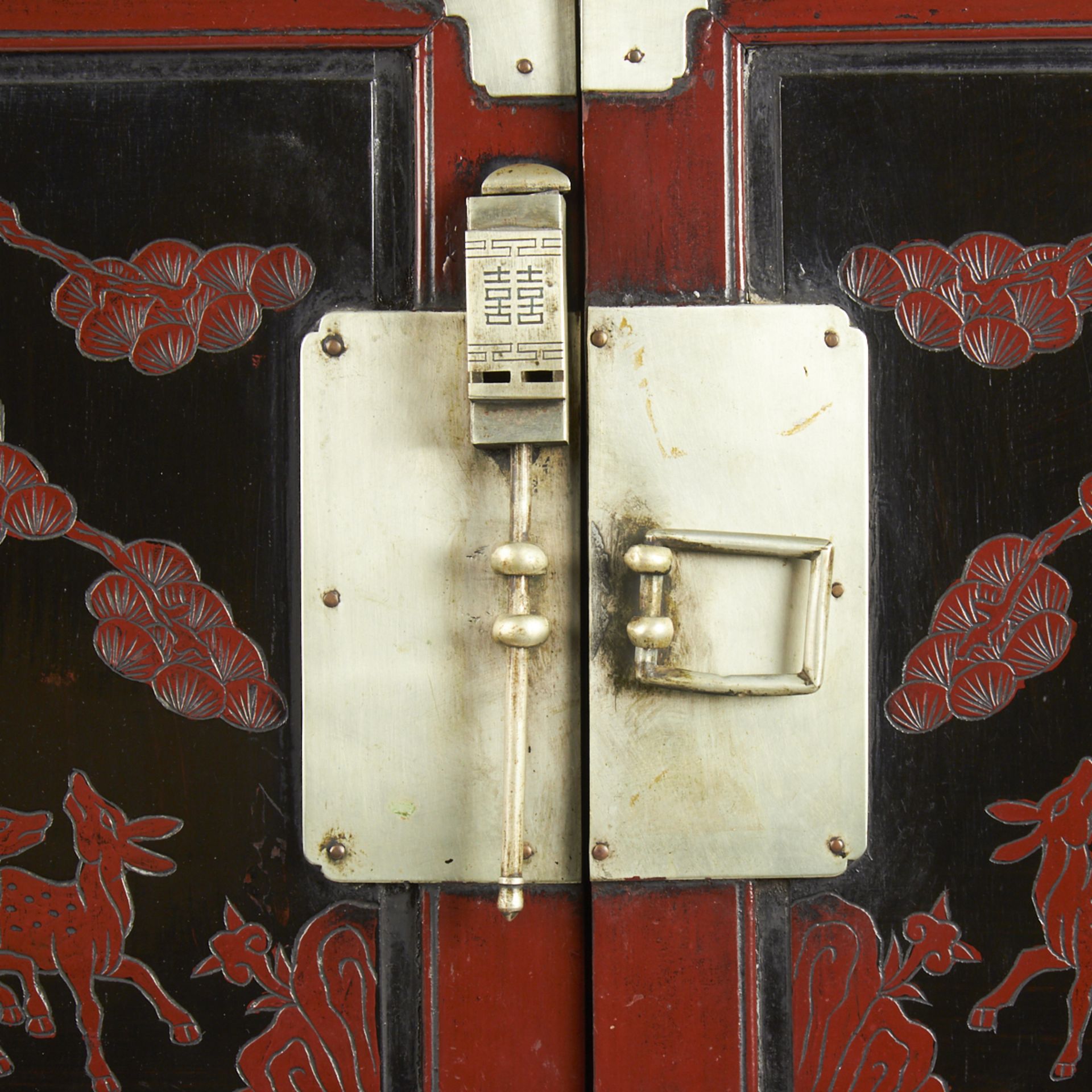 19th c. Korean Lacquered Wooden Bandaji Dresser - Image 4 of 4