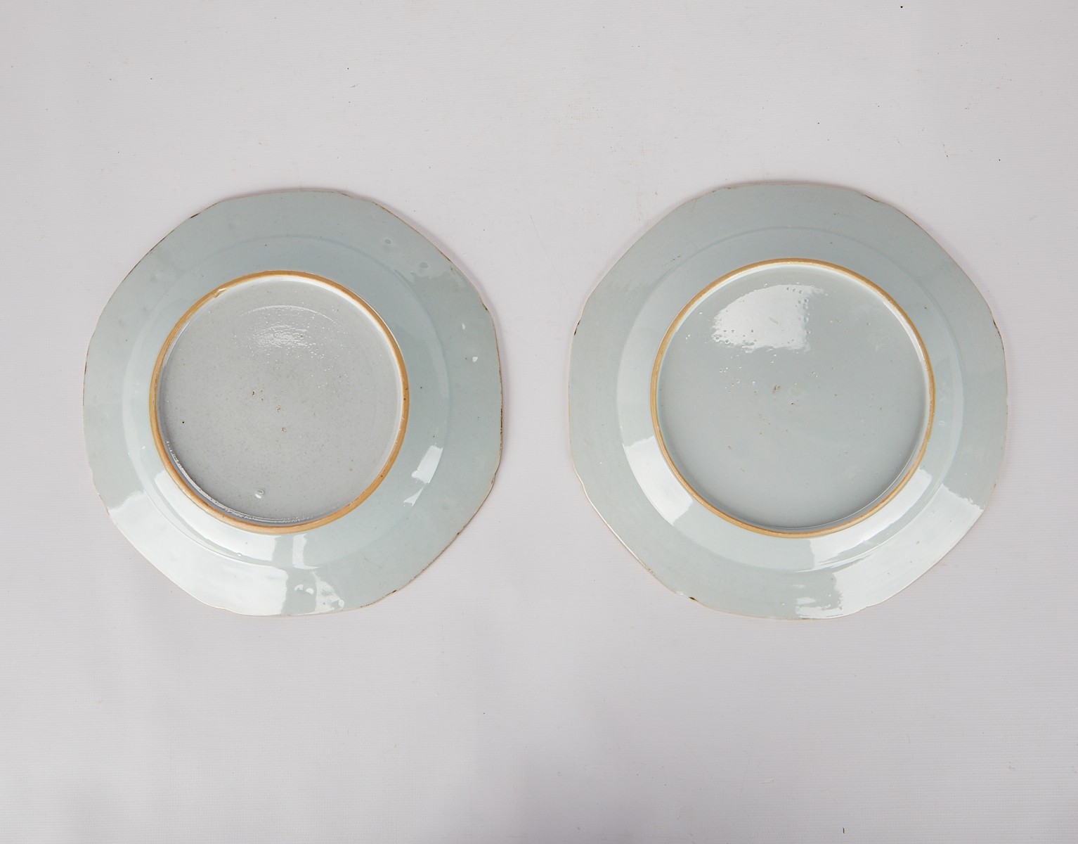Pair Chinese Export Armorial Porcelain Plates - Image 4 of 9