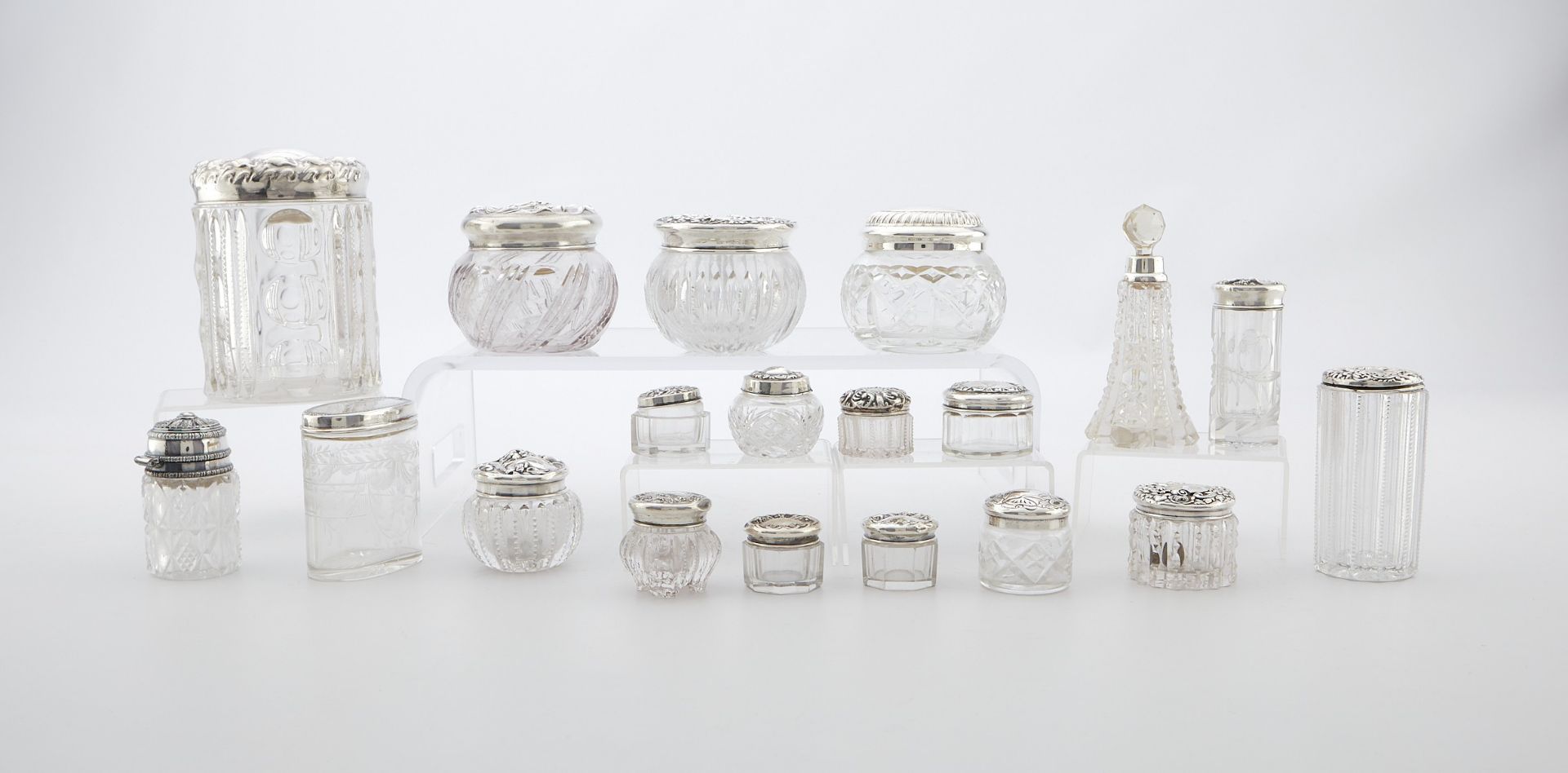 19 Crystal or Glass Vanity Jars w/ Silver Lids - Bild 4 aus 16
