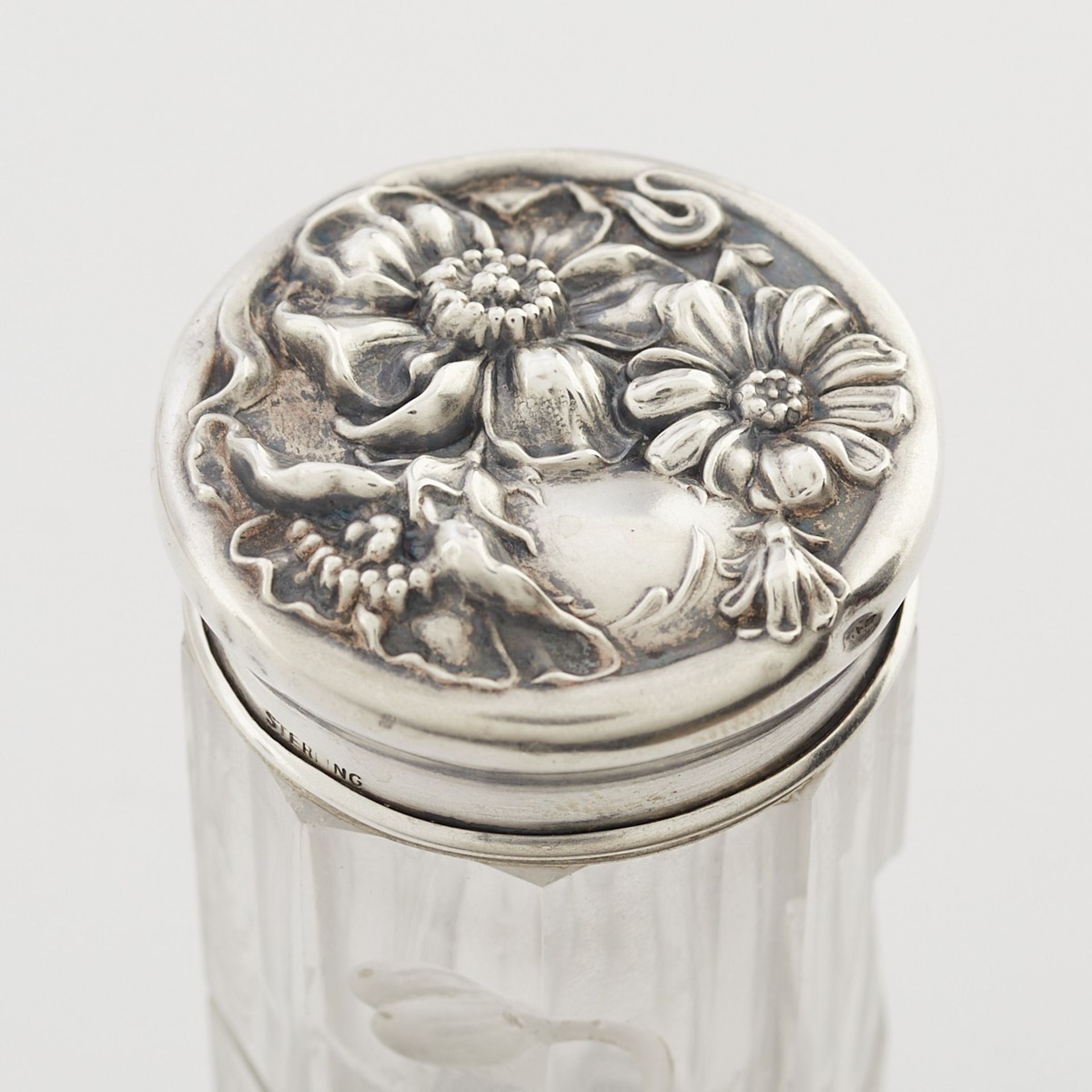 19 Crystal or Glass Vanity Jars w/ Silver Lids - Bild 8 aus 16