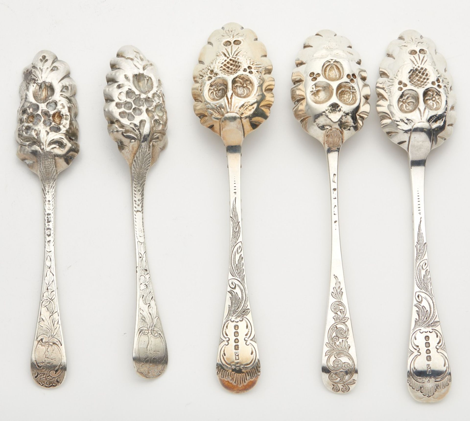 Grp: 5 English Silver Repousse Spoons - Bild 2 aus 8
