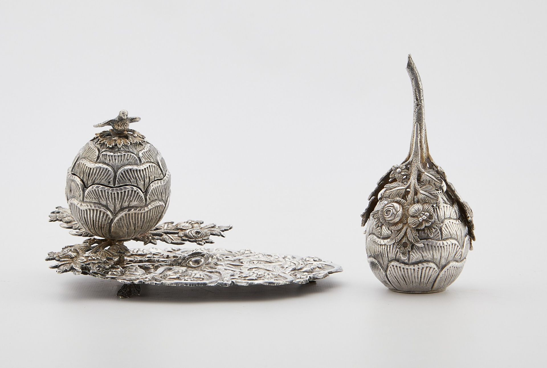 Silver Artichoke Sprinkler and Spice Box - Image 3 of 16