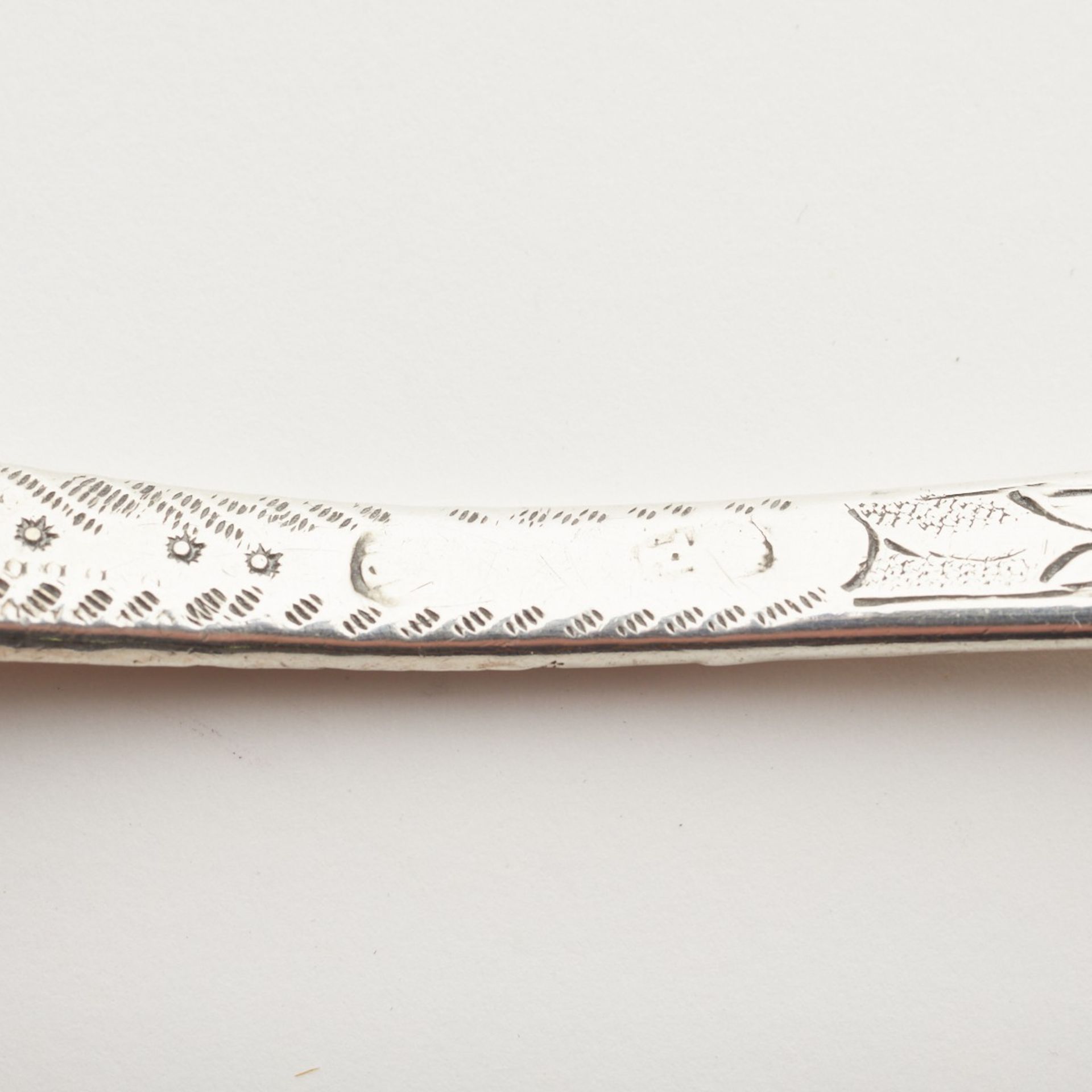 Grp: 5 English Silver Repousse Spoons - Bild 8 aus 8
