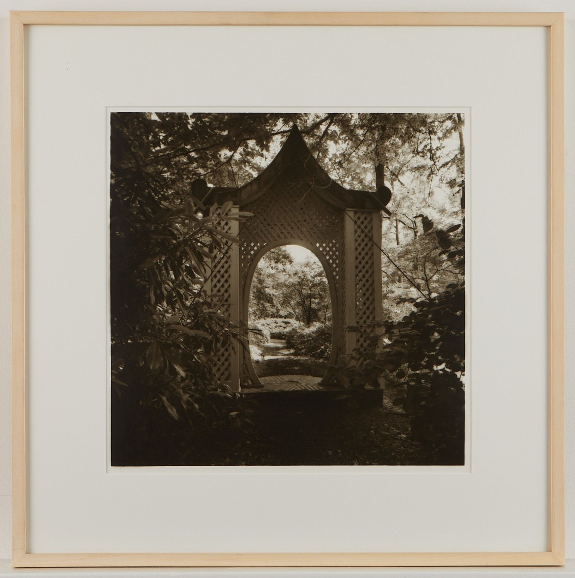 Lynn Geesaman "Peaked Gazebo Gate" Photograph 1984 - Bild 3 aus 4