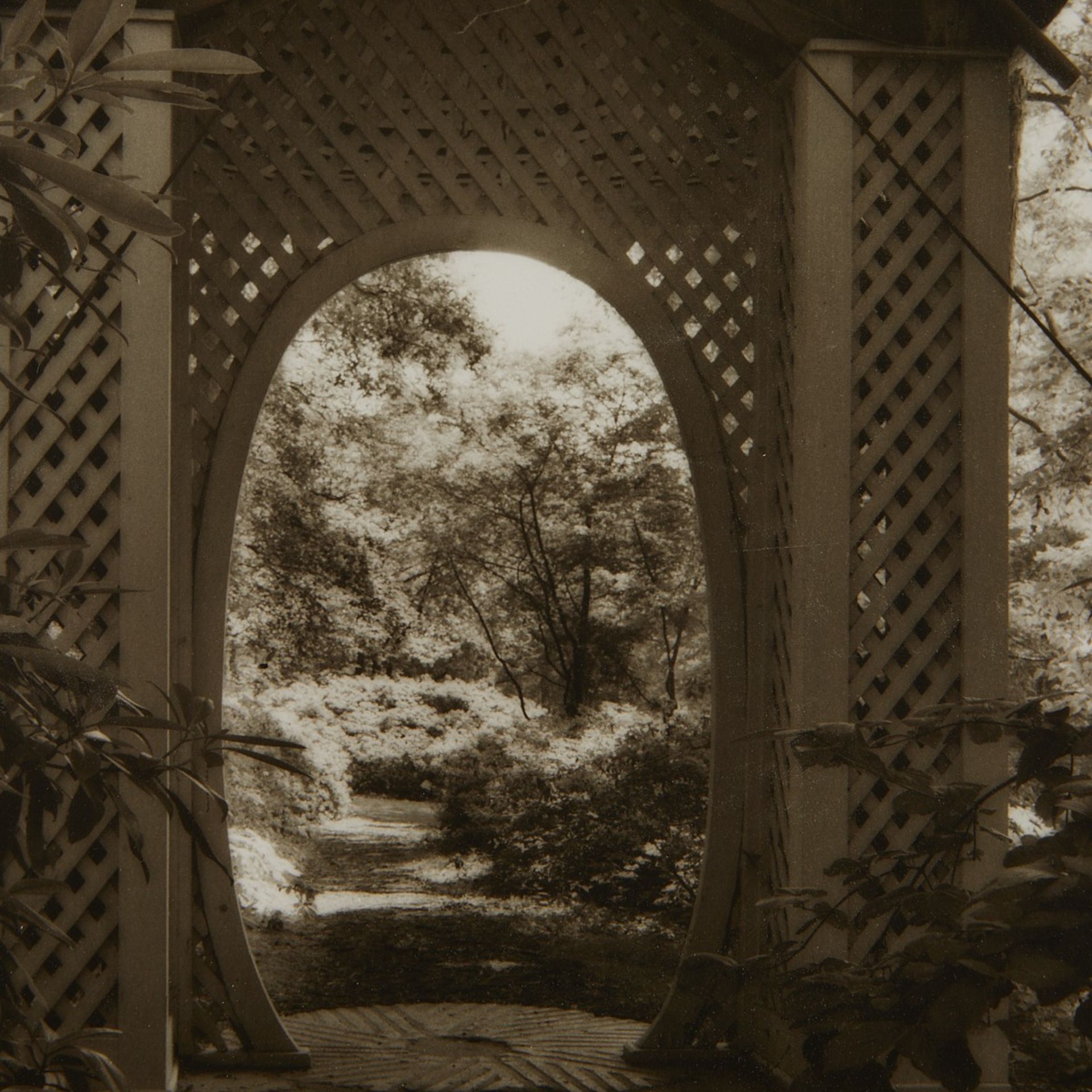 Lynn Geesaman "Peaked Gazebo Gate" Photograph 1984 - Bild 2 aus 4