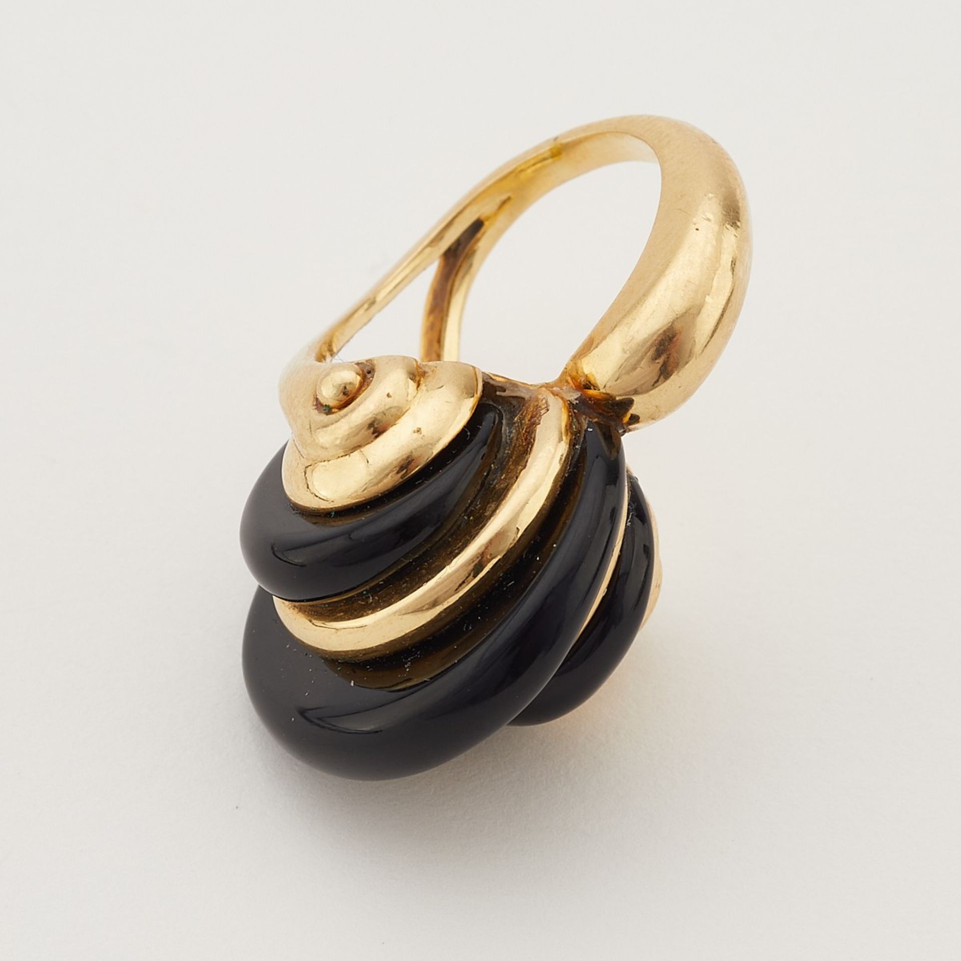 Modernist 18K Gold & Onyx Ring - Image 8 of 9