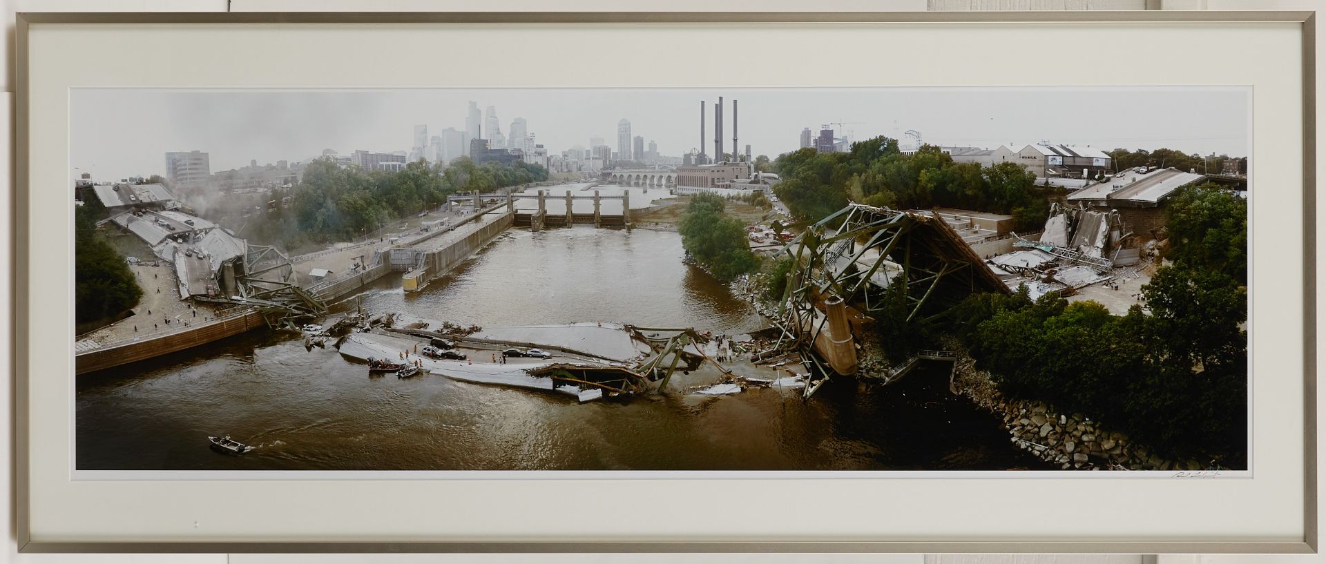 Paul Lundquist Photograph of I-35W Bridge Collapse - Bild 3 aus 8