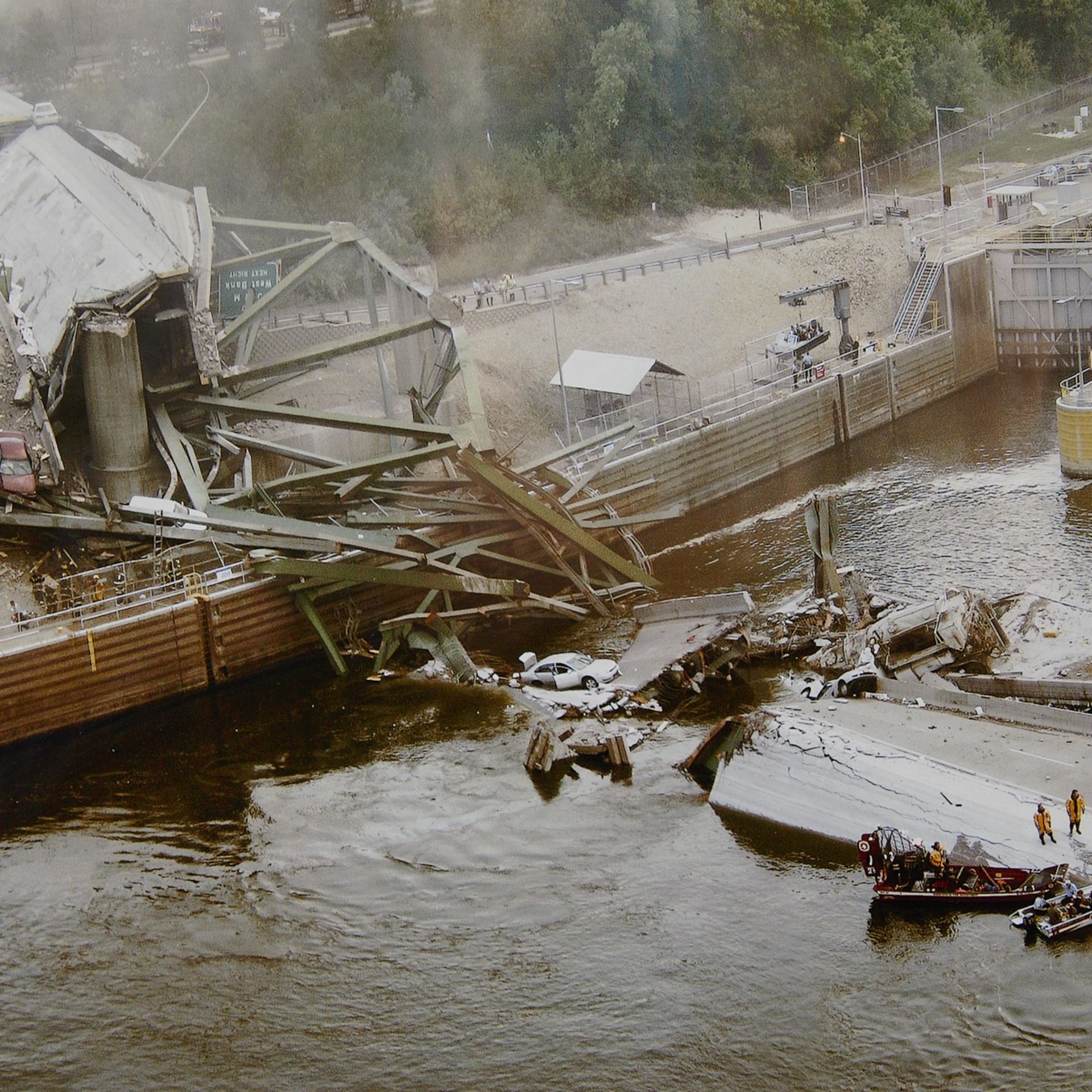 Paul Lundquist Photograph of I-35W Bridge Collapse - Bild 7 aus 8