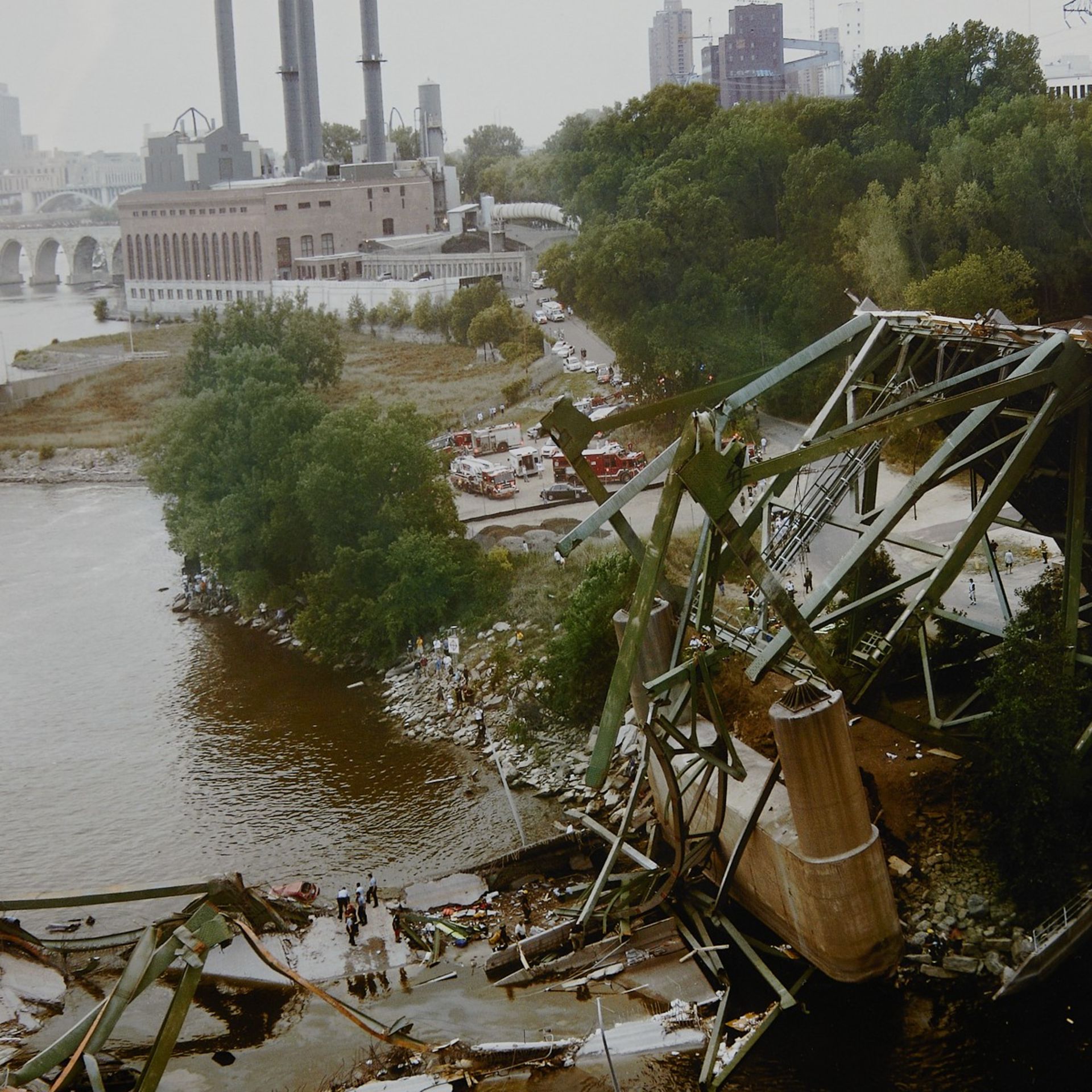 Paul Lundquist Photograph of I-35W Bridge Collapse - Bild 2 aus 8