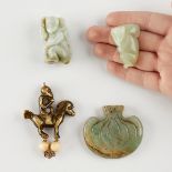4 Small Chinese Objects - Jadeite Purse & Monkeys