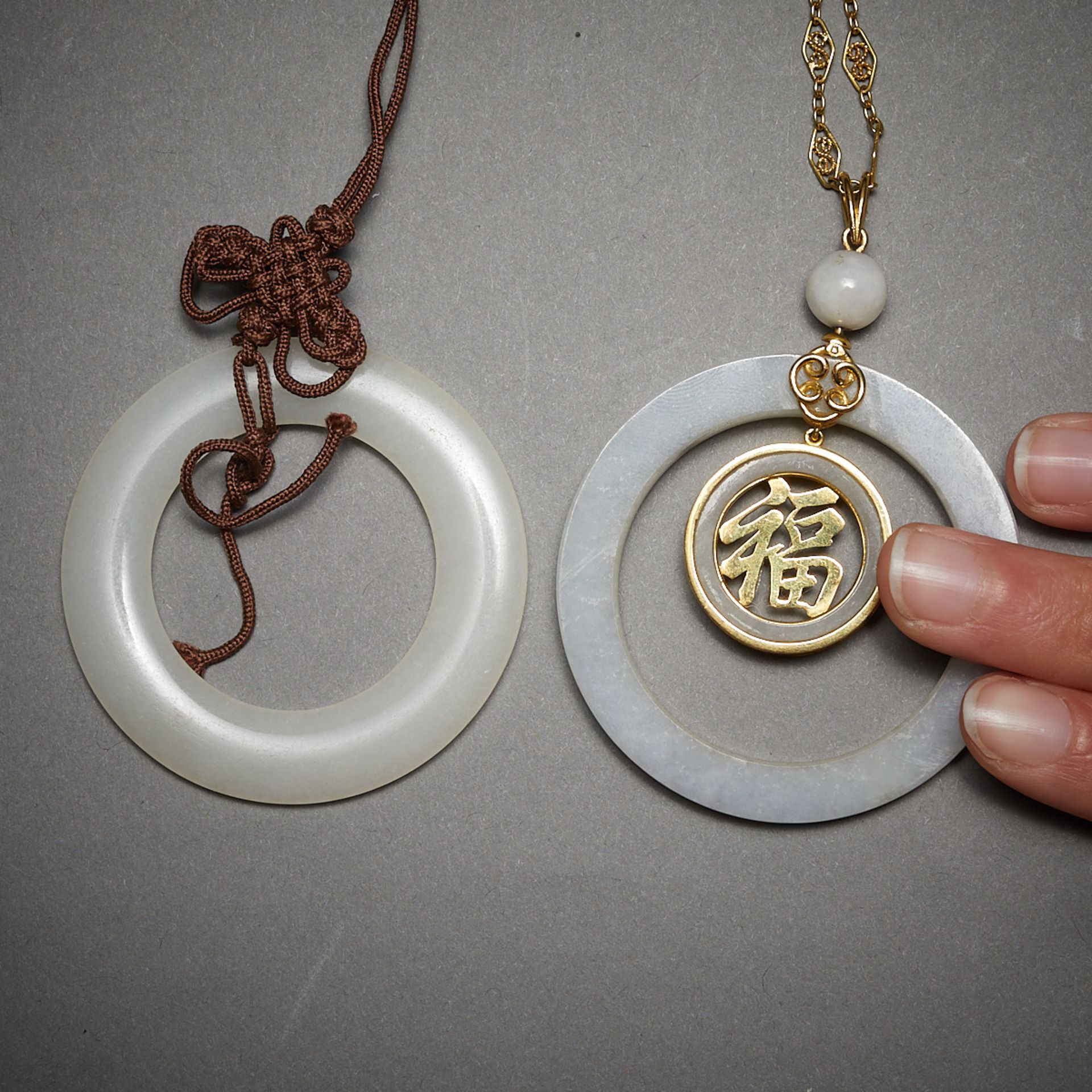 2 Chinese Carved White Jade Rings or Bi - Bild 2 aus 4