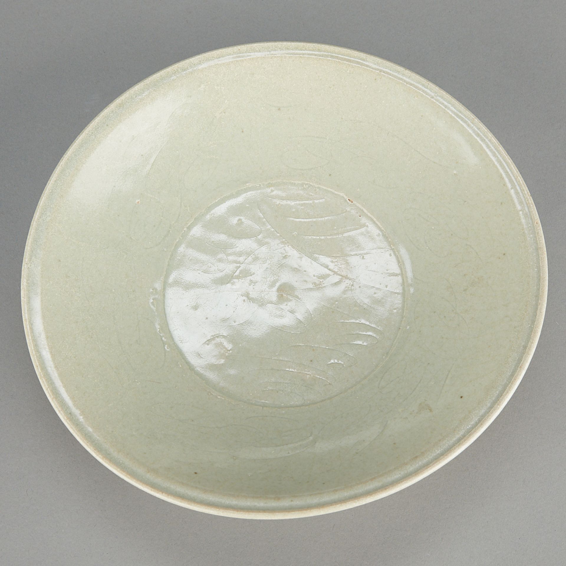 Chinese Ming Celadon Ceramic Charger - Bild 2 aus 5