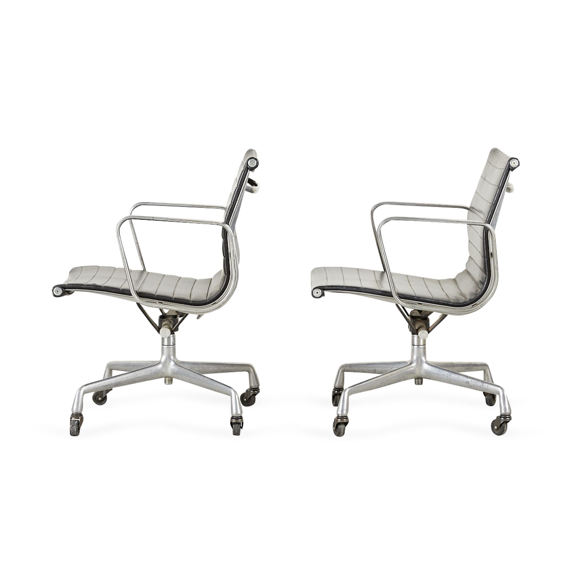Pair of Aluminum Group Eames Chairs - Bild 4 aus 15