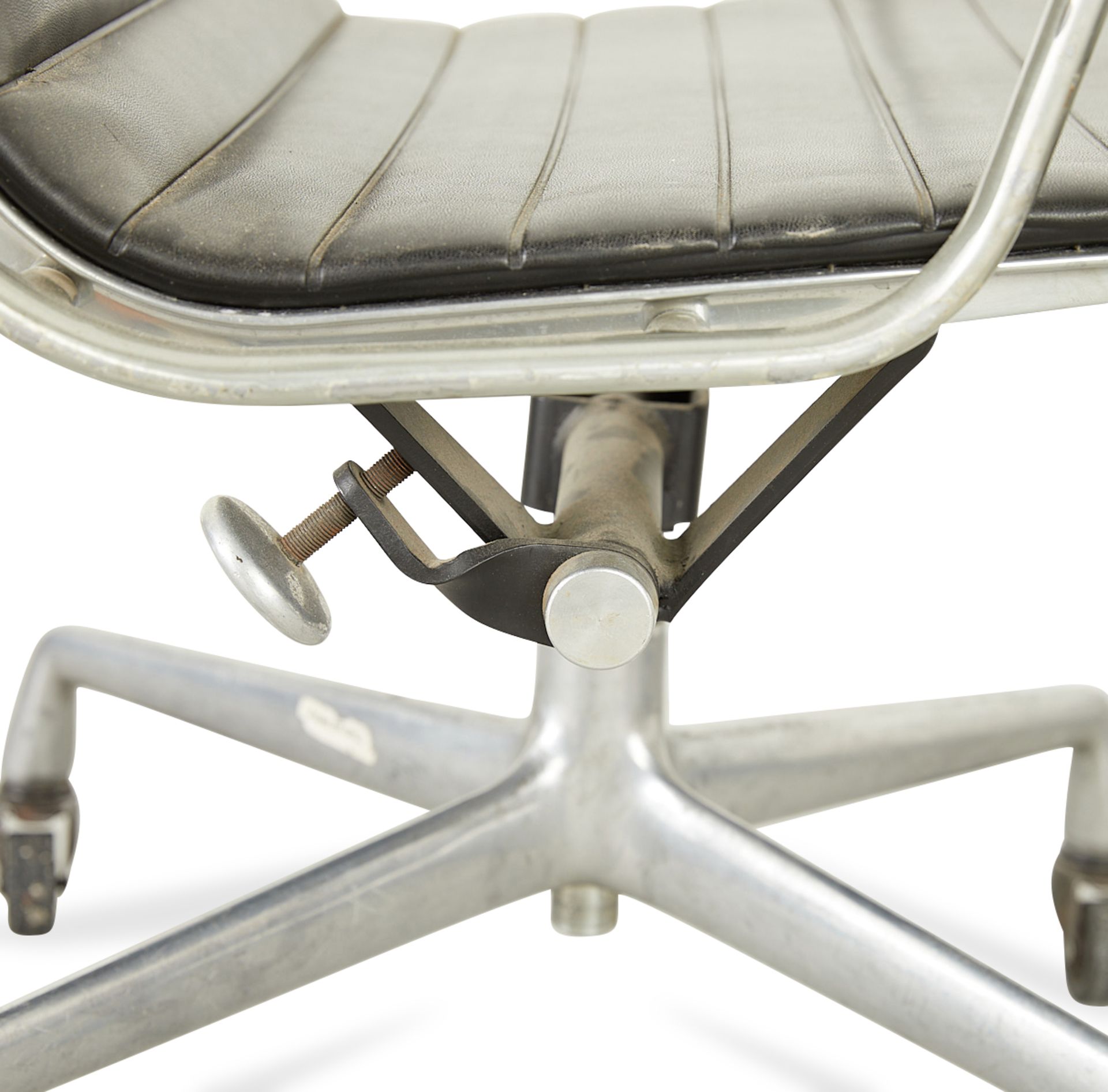 Pair of Aluminum Group Eames Chairs - Bild 14 aus 15