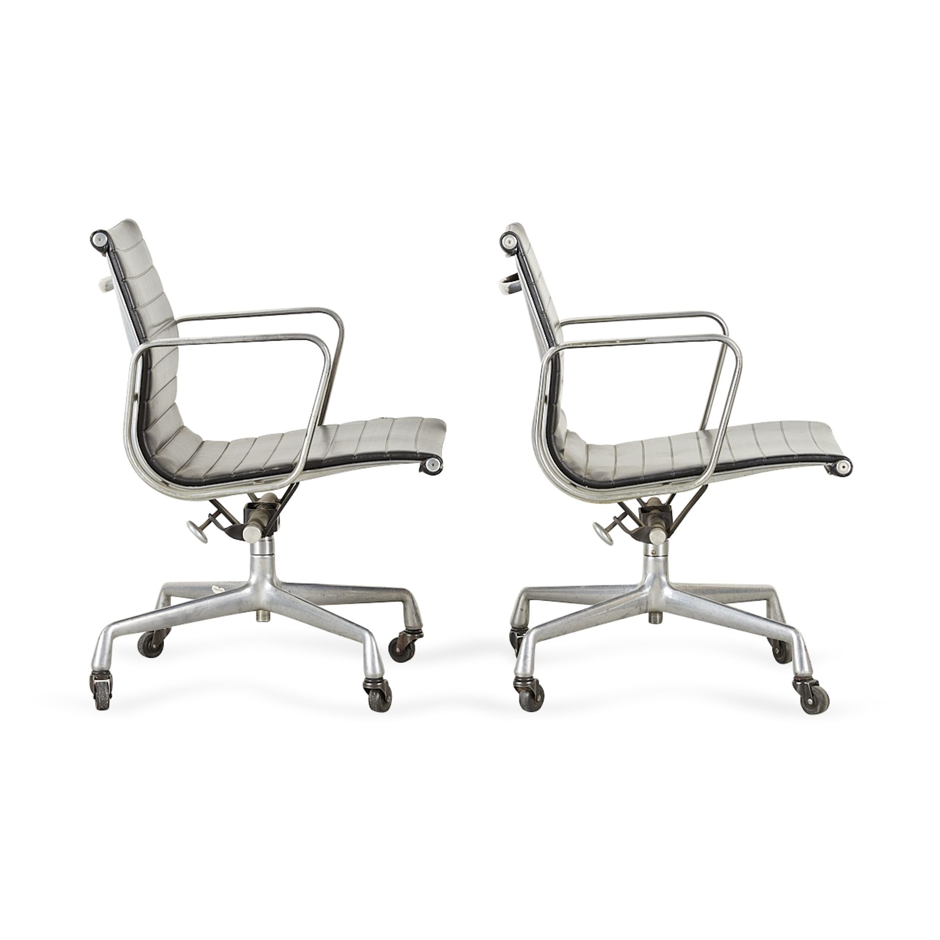 Pair of Aluminum Group Eames Chairs - Bild 6 aus 15