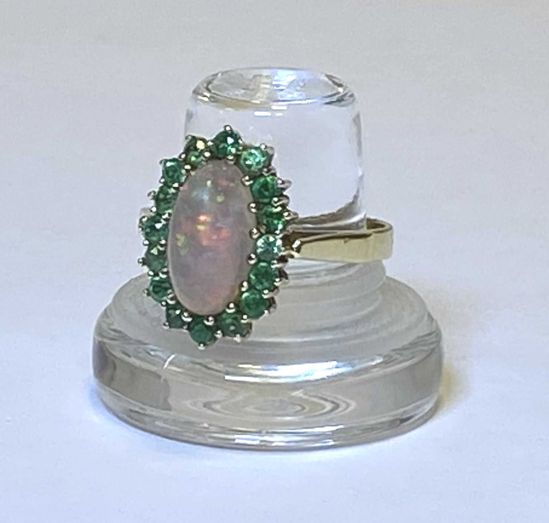 Ring mit Opal und Smaragden - Image 4 of 4