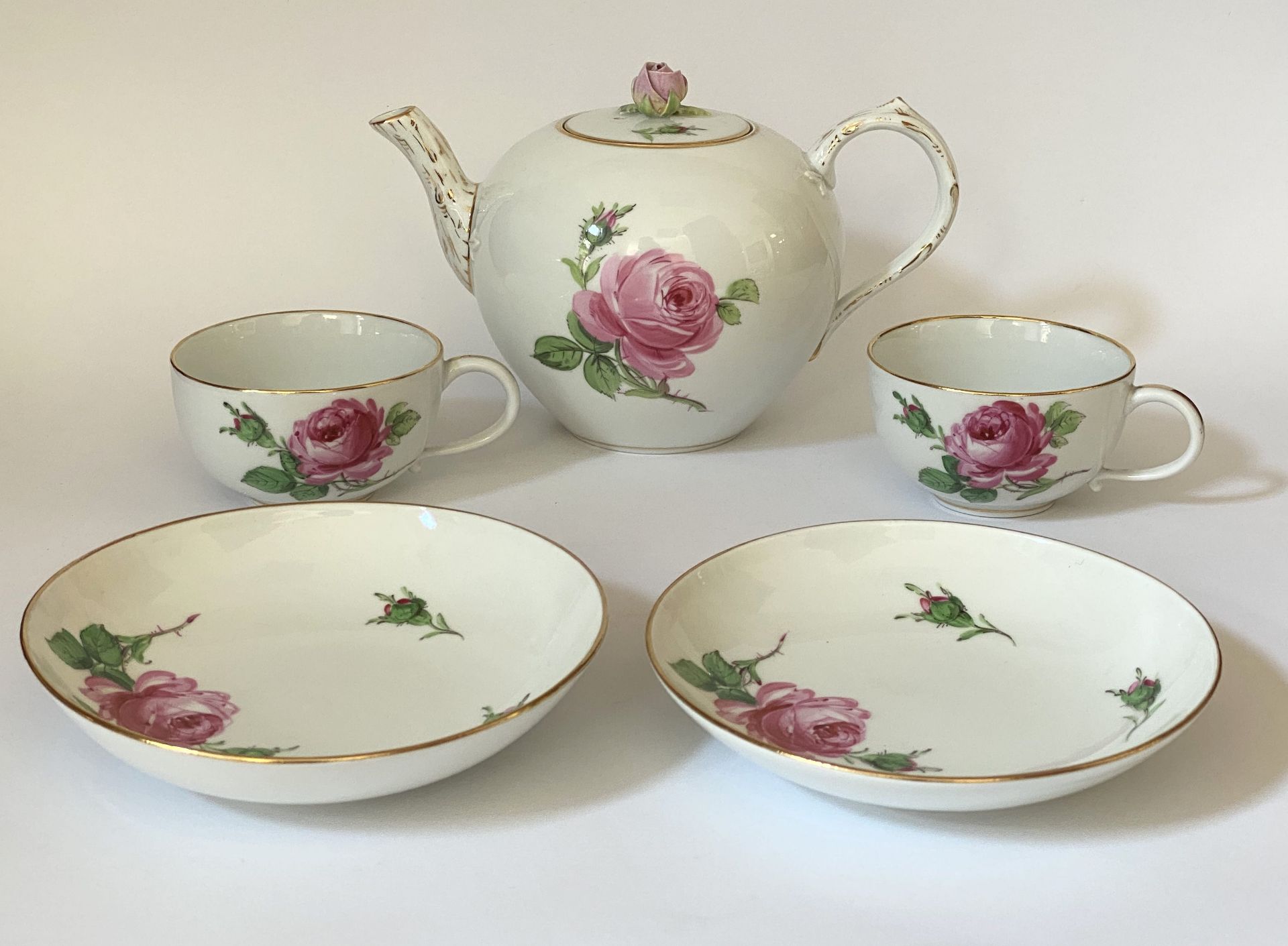 Teekanne und zwei Tassen Meissen „Rote Rose“ - Image 2 of 2