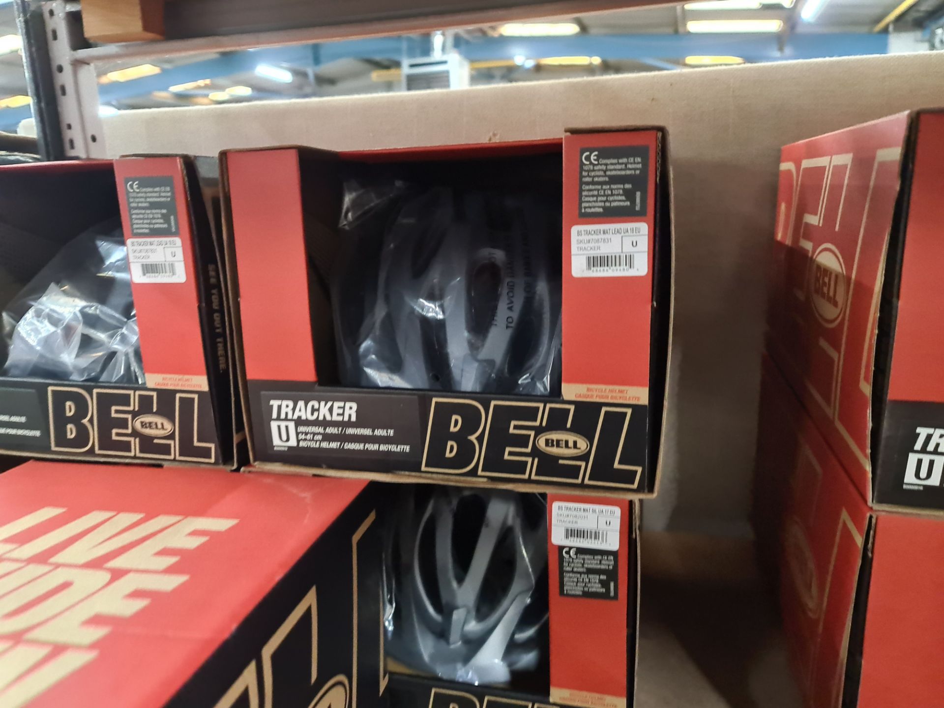 5 off Bell tracker bicycle helmets, all sized U (universal adult), all individually boxed - Image 4 of 4