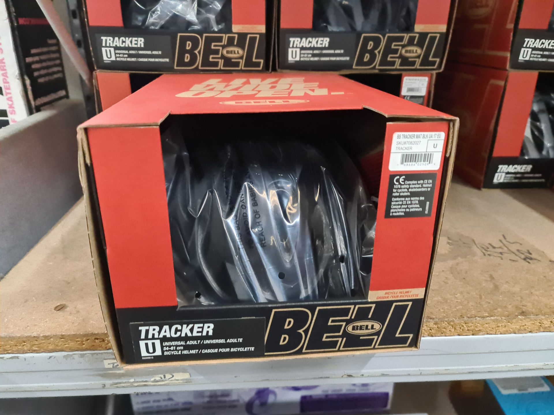 5 off Bell tracker bicycle helmets, all sized U (universal adult), all individually boxed - Image 2 of 4