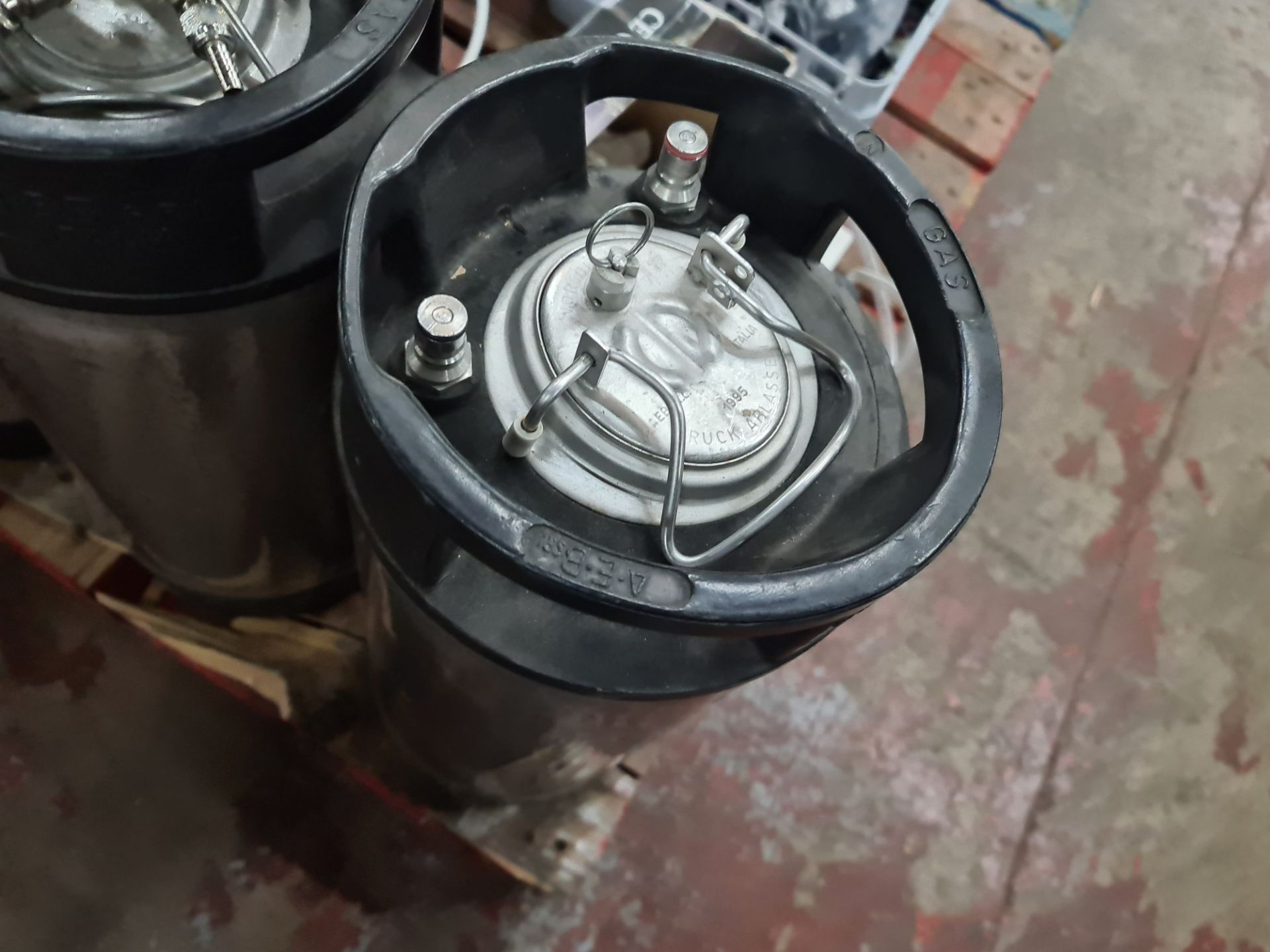 4 off pressurised cannisters, three of which appear to be empty and one of which appears to be full, - Image 7 of 7